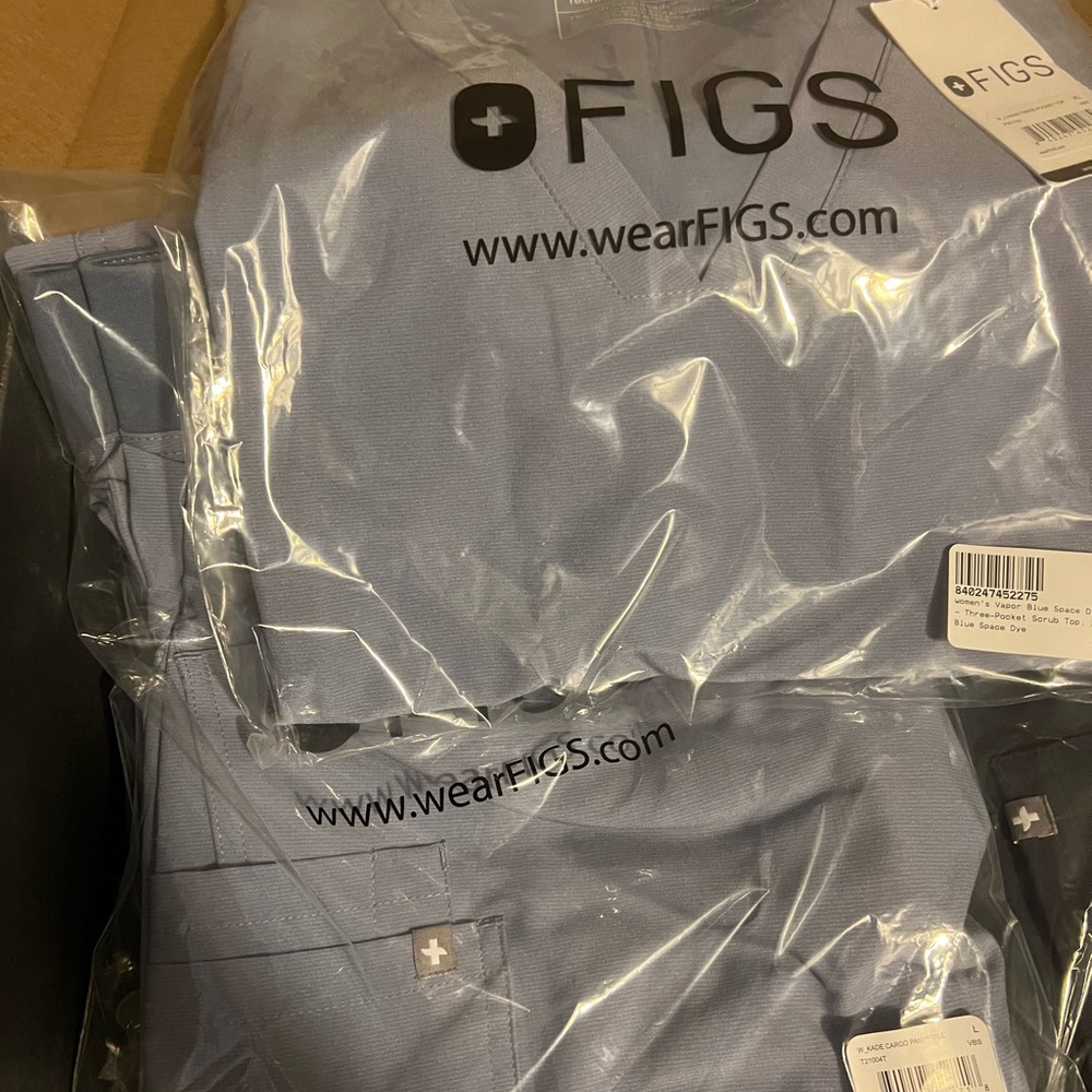 Womens figs scrub set